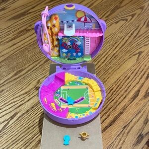 Mattel Polly Pocket Soccer Squad + Unicorn Floatie  w compact. No dolls